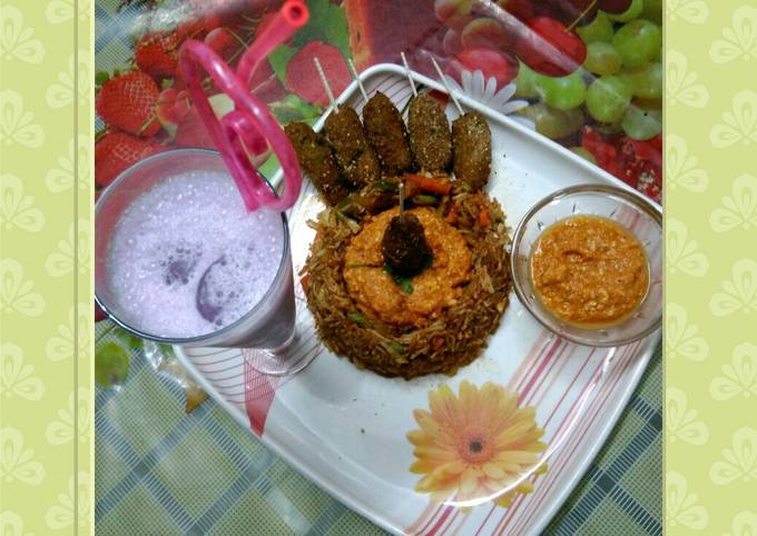 Presenting fried rice lollipop with blueberry milkshake