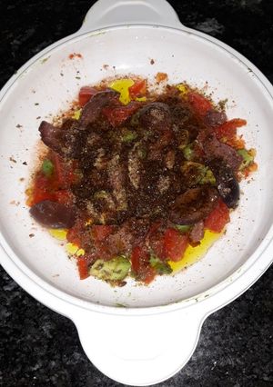 Una foto de Trinxat de verduras frescas con semillas de lino