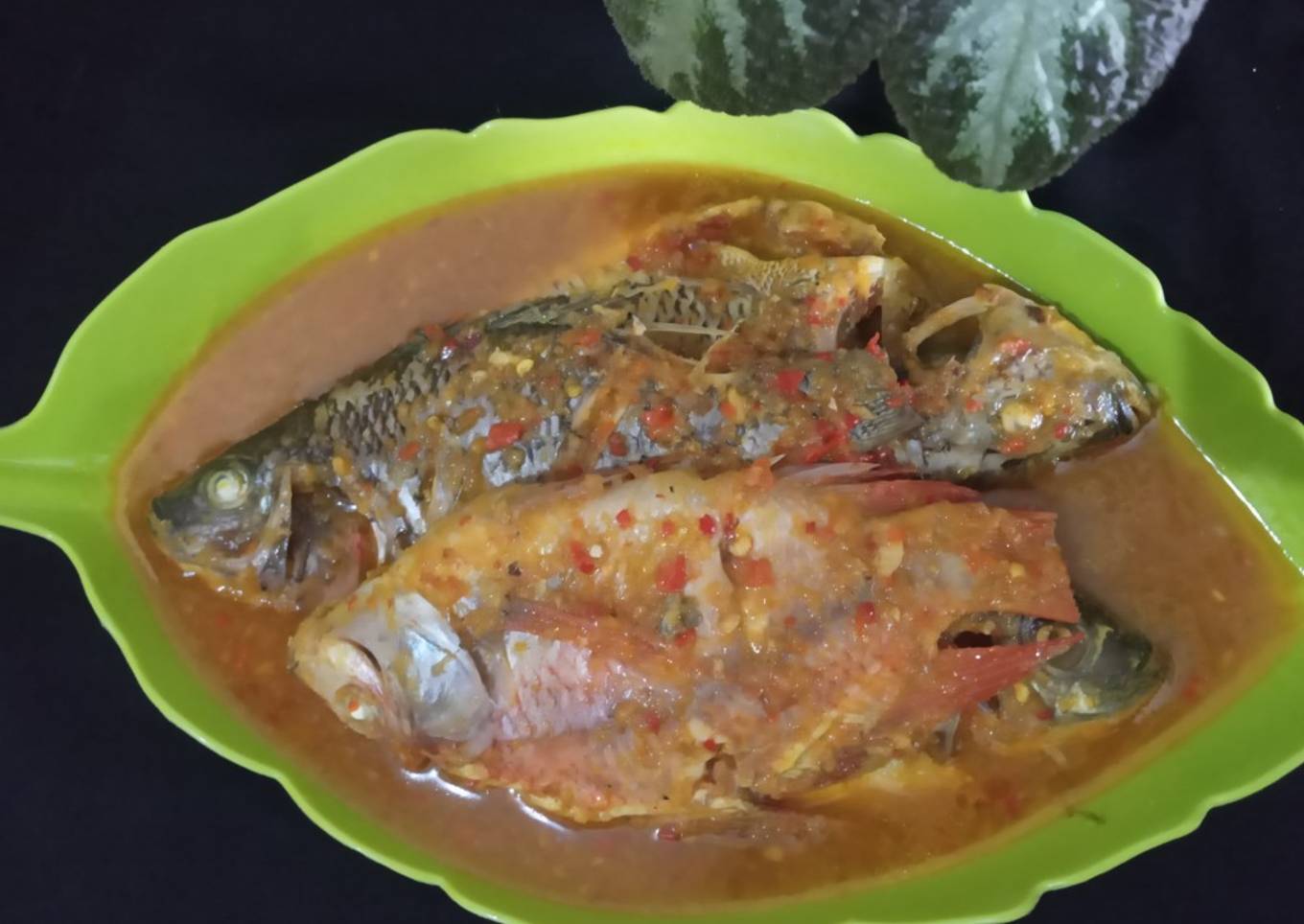 Ikan nila/mujair kuah kuning pedas