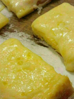 Una foto de Fainá de queso con muzzarella