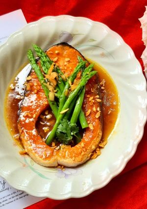 Hình của món Cá hồi sốt nước tương.