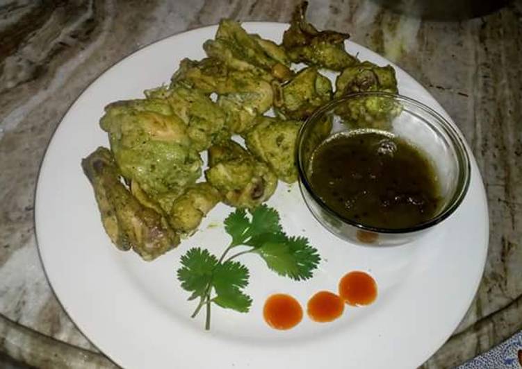 Chicken hariyali kebab with green chutney