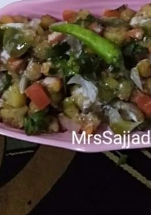 A picture of Ragra chana chat.