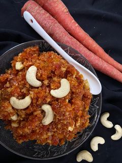गाजर का हलवा (Gajar ka halwa recipe in hindi) रेसिपी मुख्य फोटो