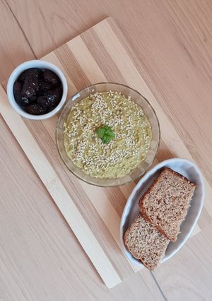 Una foto de "Hummus" de arvejas envasadas
