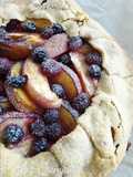 Tarte rustique aux nectarines et aux myrtilles