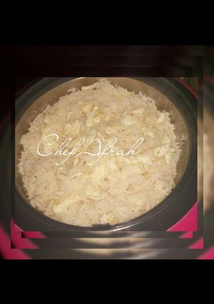 A picture of White rice with white egg.