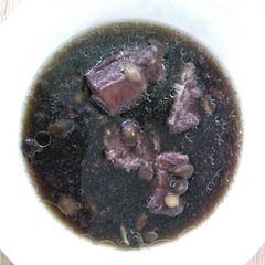 A picture of 黑豆排骨汤 Black Bean Pork Rib Soup.