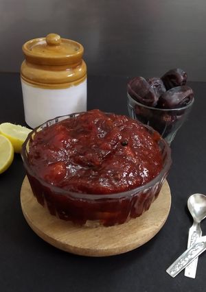 ખજૂર નું અથાણું (Khajoor Athanu Recipe In Gujarati) રેસીપી મુખ્ય ફોટો