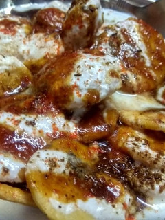 दही भल्ले पापड़ी चाट (dahi bhalle papadi chat recipe in hindi) रेसिपी मुख्य फोटो