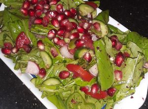 صورة لوصفة روكا مع الخضار والرمان