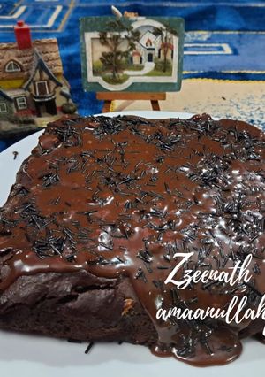 A picture of Brownie Cake.