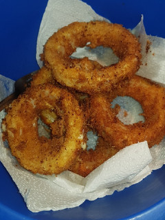 Una foto de Aros de cebolla rellenos de Queso 🧀