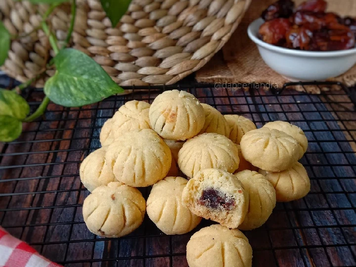 Easy Steps to Prepare Recipes Kue Maamoul (Nastar Kurma Kayu Manis) the Can Spoil the Tongue Perfect.