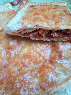 Una foto de Empanada de bacalao y pimientos asados