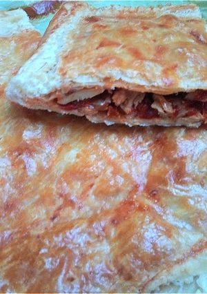 Una foto de Empanada de bacalao y pimientos asados
