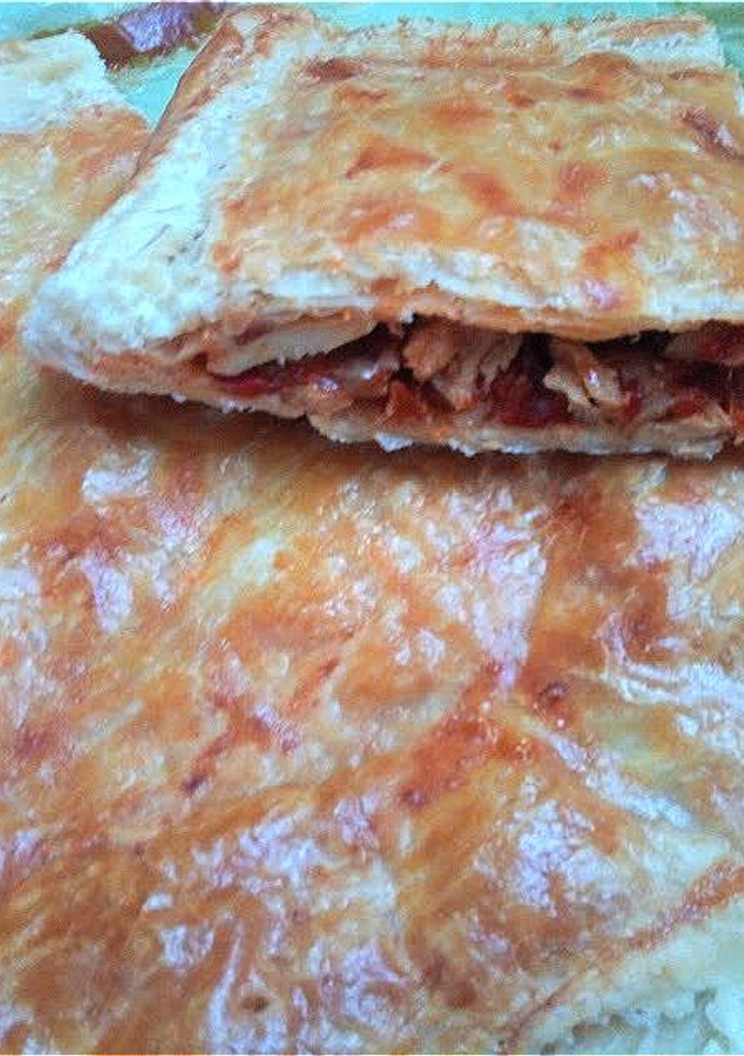 Una foto de Empanada de bacalao y pimientos asados