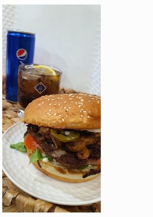 صورة لوصفة برجر المشروم وبصل مكرمل وصو ص باربيكيو