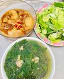 Cơm trưa : thịt,trứng kho măng