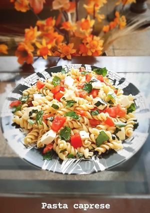 Una foto de Pasta caprese