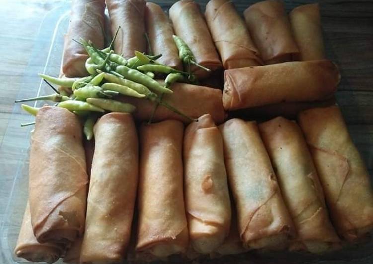 Lumpia goreng isi daging