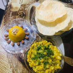 A picture of Halwa Puri aloo ki tarkari ♥️.