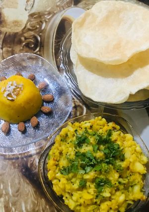 A picture of Halwa Puri aloo ki tarkari ♥️.