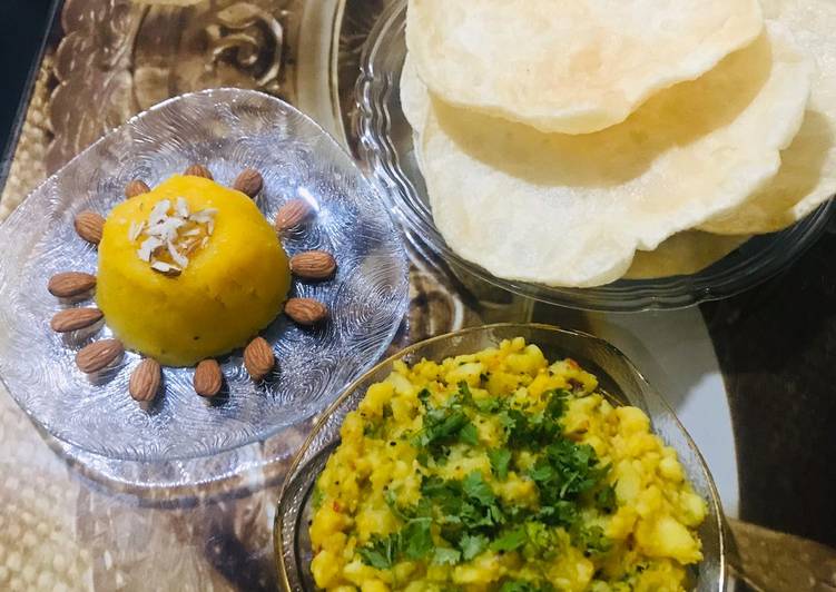 Steps to Prepare Award-winning Halwa Puri aloo ki tarkari ♥️