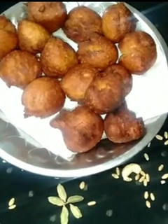 கோதுமை இனிப்பு போண்டா (கச்சாயம்) (Kothumai inippu bonda recipe in tamil) செய்முறை முக்கிய புகைப்படம்
