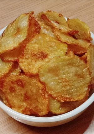 আলুর চিপস (Aloor Chips recipe in Bengali) রেসিপির প্রধান ছবি