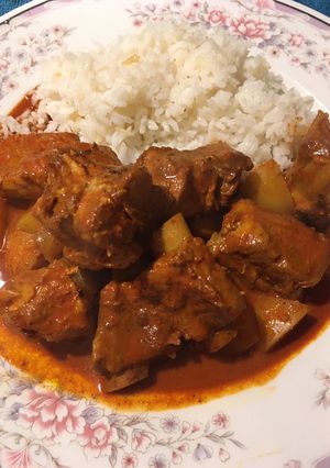 Una foto de Carne de puerco y papas en achiote