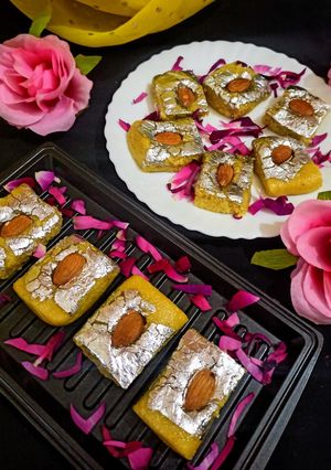 सूजी बर्फी (Suji barfi recipe in Hindi) रेसिपी मुख्य फोटो