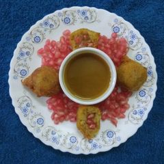 A picture of Kela vada.