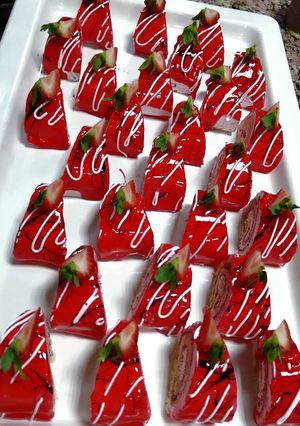 A picture of Strawberry Swiss Roll.