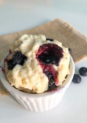 Una foto de Blueberry Mug Cake