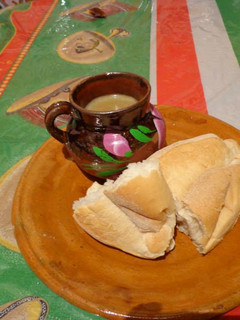 Una foto de Atole de maíz con piloncillo