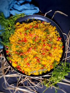 ઈન્દોરી પૌવા (indori poha recipe in Gujarati) રેસીપી મુખ્ય ફોટો