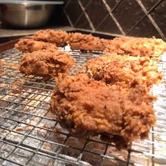 A picture of Kentucky fried chicken wings.