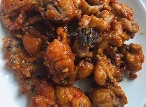 Hình của món Ếch chiên giòn cháy tỏi.