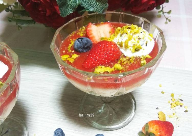 Puding Susu Strawberry