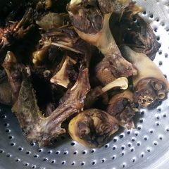 A picture of Fried duck meat.