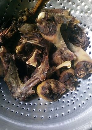 A picture of Fried duck meat.