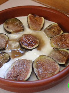 Una foto de Higos con yogurt griego