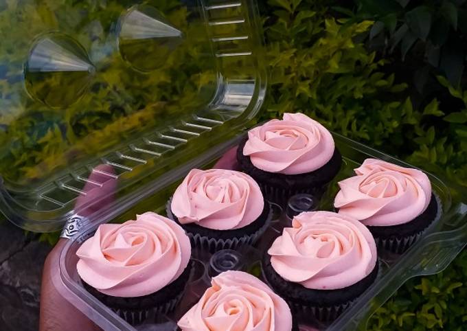 Recipe of Super Quick Eggless Chocolate Fudge Cupcakes