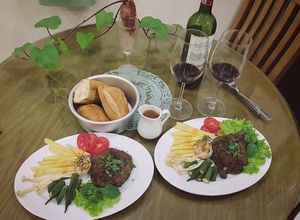 Hình của món Bò bít tết sốt tiêu đen.