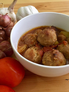 Foto resep Semur Bola-bola Daging Isi Telur Puyuh
