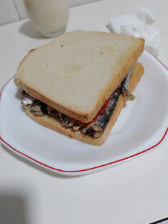 Una foto de Sándwich de Sardinillas
