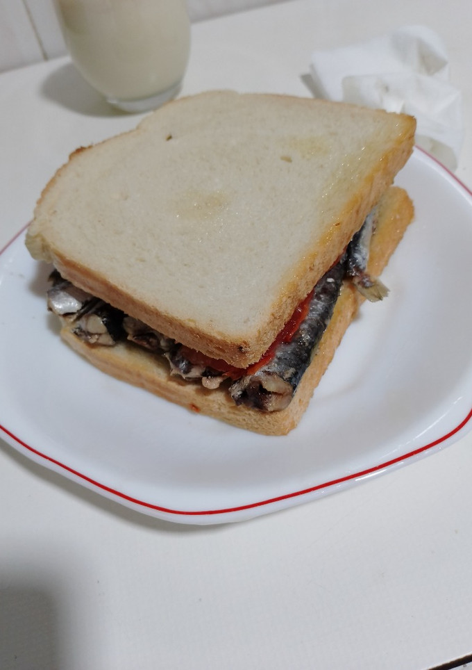 Una foto de Sándwich de Sardinillas