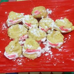 A picture of Vanilla profitroles.