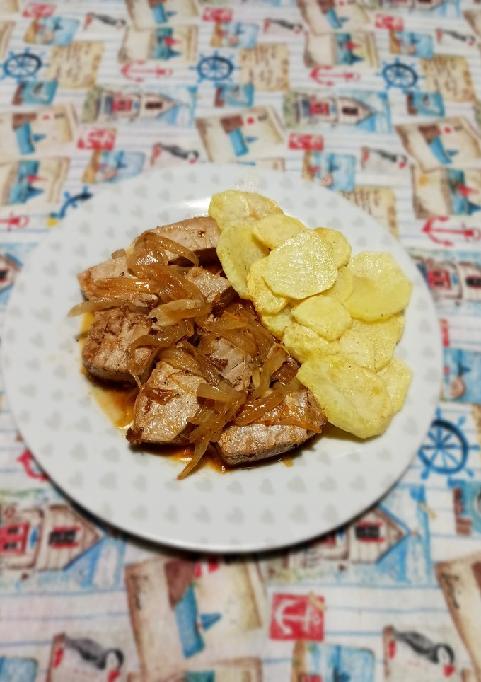 Una foto de Atún encebollado